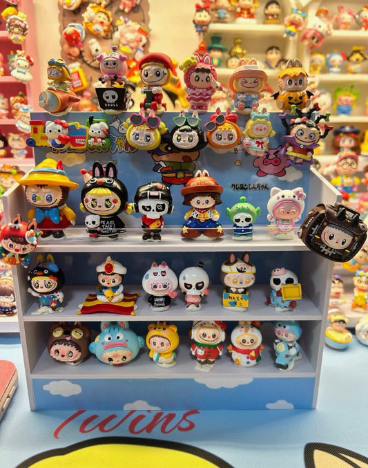 LINK ❹ Handpainted figures